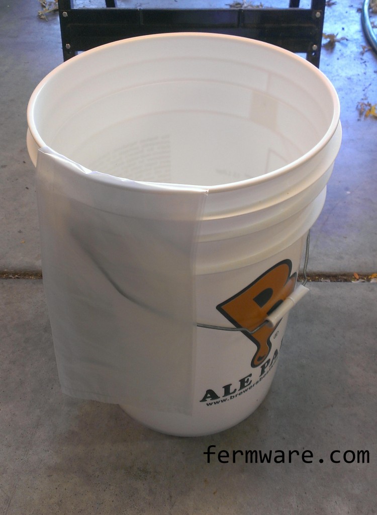 003Bucket Liners bucket ready with bag